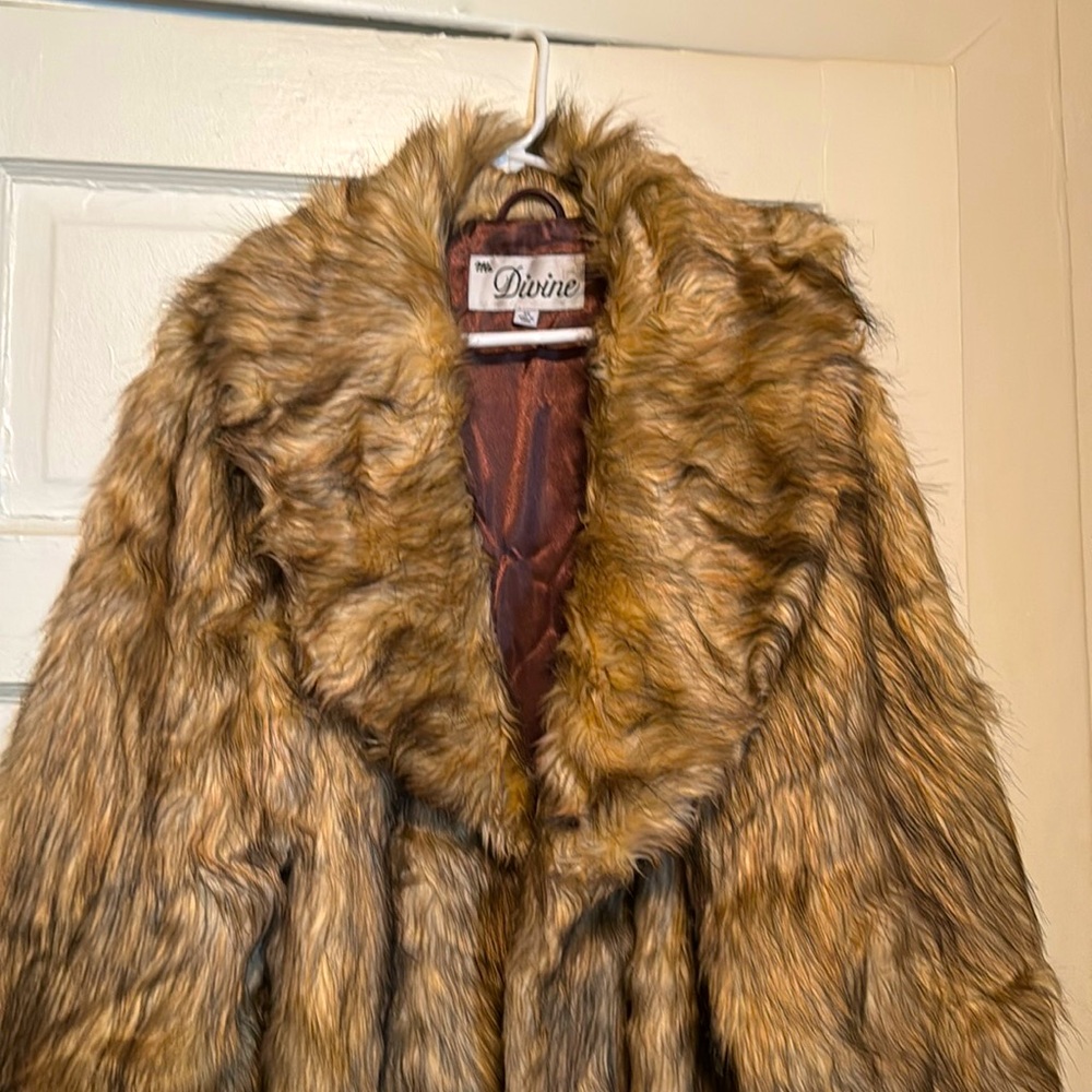 NWT BEAUTIFUL LONG LENGTH FAUX FUR